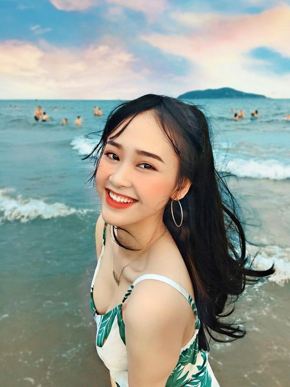 Những gương mặt nữ sinh nổi bật nhất tháng 8 vừa qua - 1