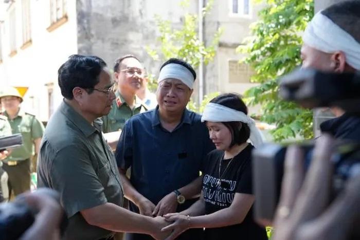 Thủ tướng Chính phủ Phạm Minh Chính và lãnh đạo Bộ Công an đến thăm hỏi, động viên, chia sẻ với gia đình Trung tá Hoàng Mạnh Lâm.