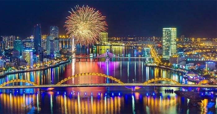 Viết về cuộc sống đời thường ở thành phố Hồ Chí Minh vị giờ Anh