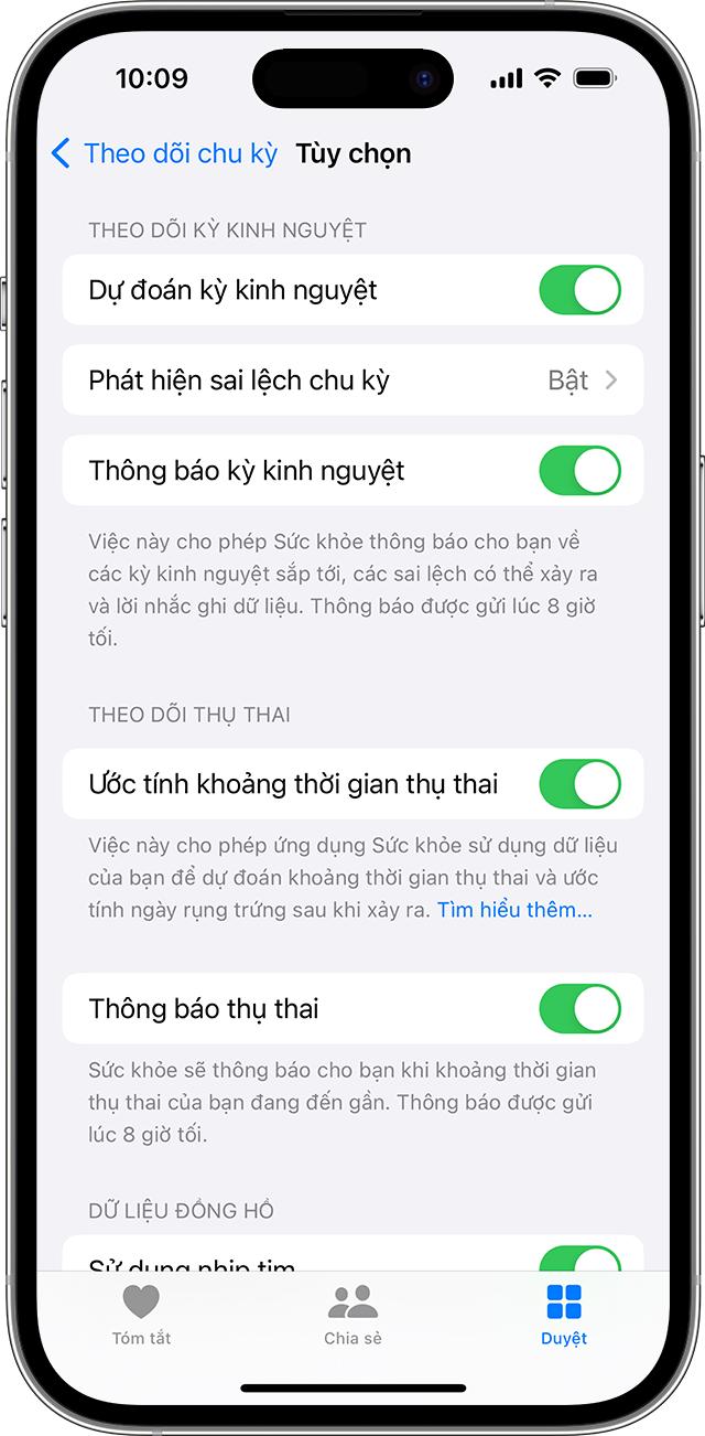 iPhone và Apple Watch hiển thị một chu kỳ được ghi nhật ký trong ứng dụng Theo dõi chu kỳ.