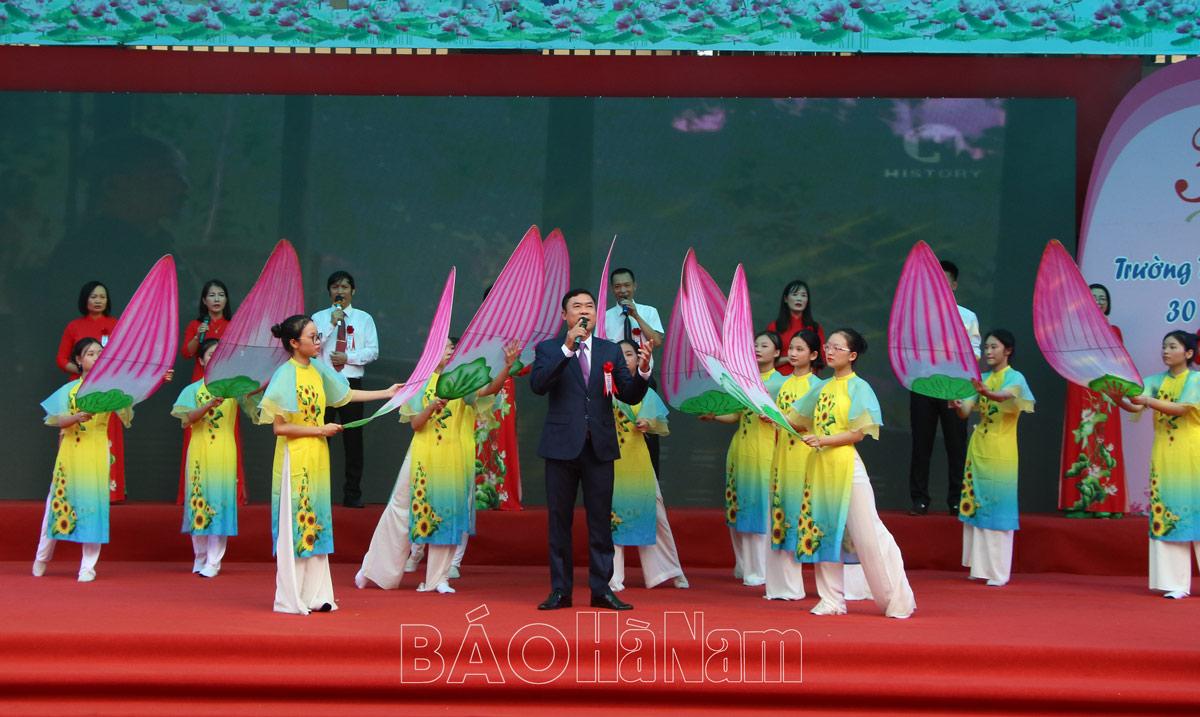 Những hình ảnh xúc động kỷ niệm ngày Nhà giáo Việt Nam 2011