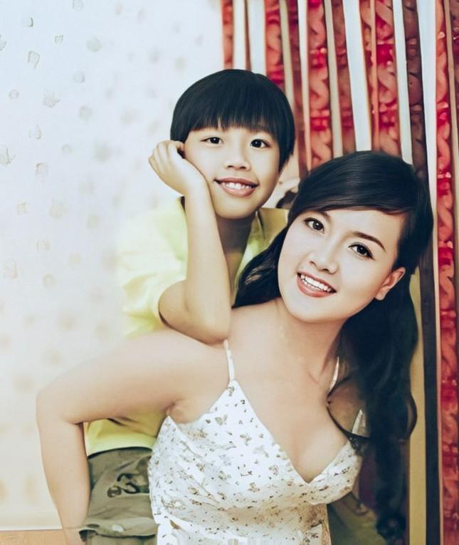 Showbiz 14/8: Phản ứng của Vân Dung khi con trai gây sốt ảnh 1