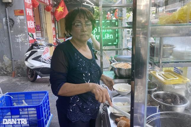 Người dân TP.HCM bất lực trước cảnh chó, mèo thả rông tung hoành ảnh 1
