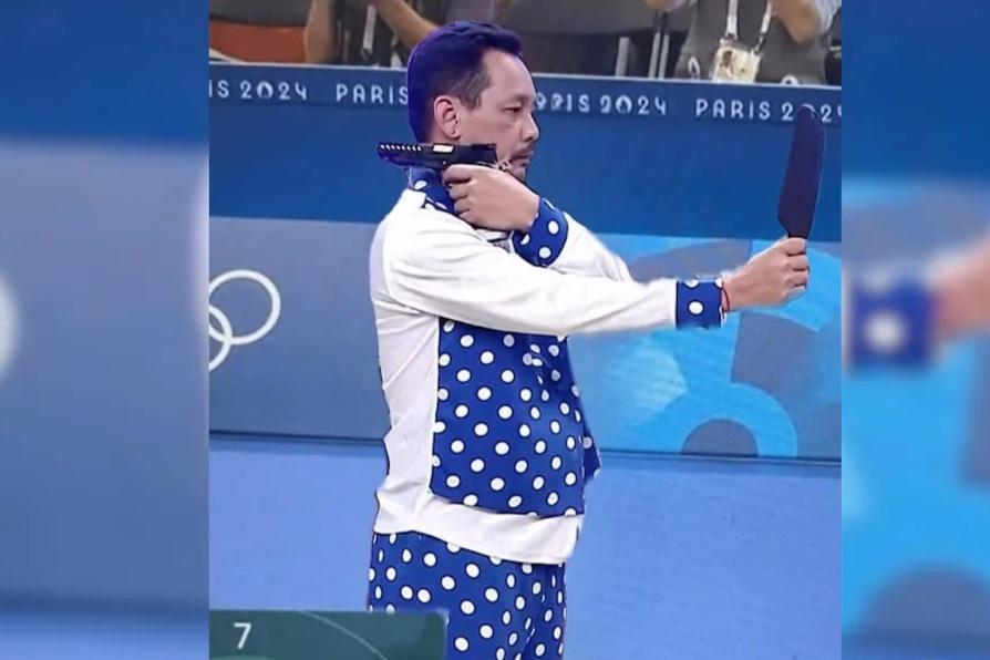 Sự thật bức ảnh xạ thủ Olympic quay người, ngắm bắn mục tiêu qua gương - 1