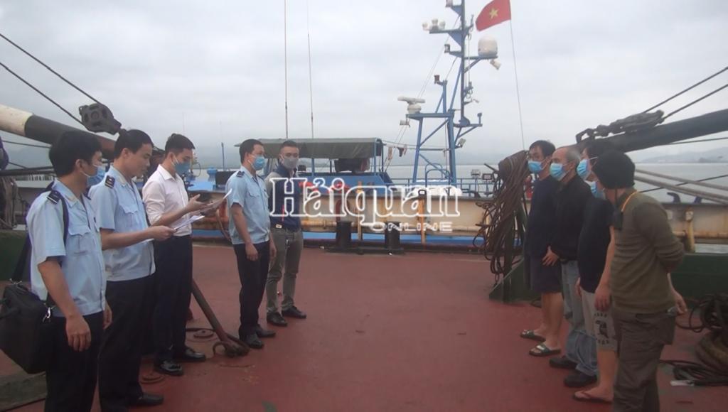 hinh anh moi nhat vu hon 3 trieu bao thuoc la lau phai dung 6 container chua hang vi pham