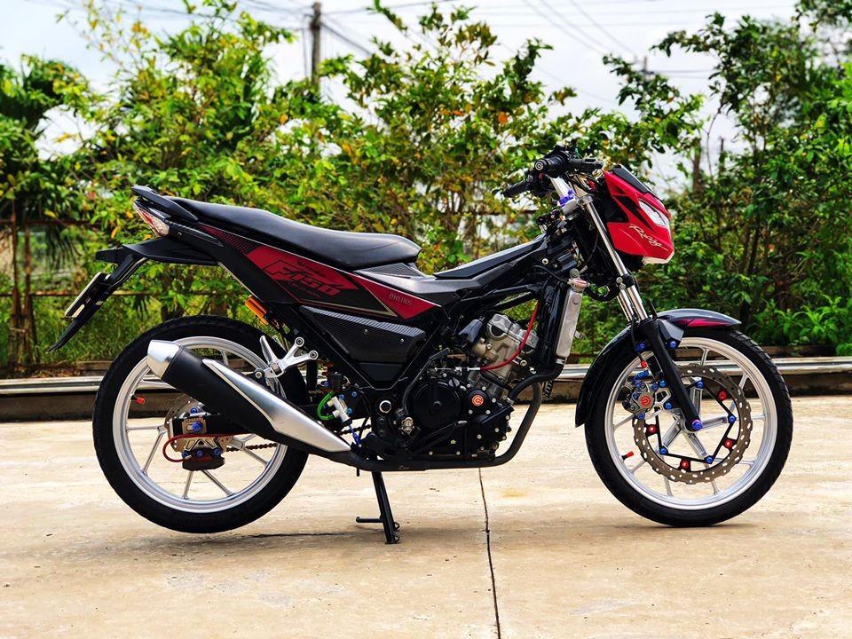 Satria độ hoa hồng đen với dàn đồ chơi cao cấp