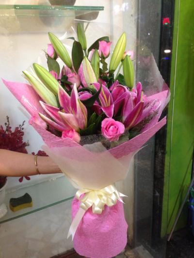 Bó hoa ly phối hợp nhiều màu sắc đẹp nhất