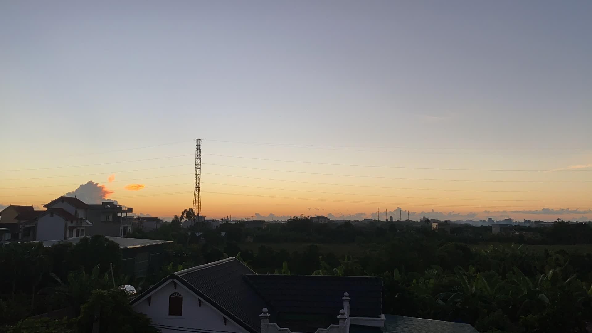 Đám mây cá chép đỏ vượt vũ môn ở Thái Bình gây sốt, chuyên gia nói gì? - 1