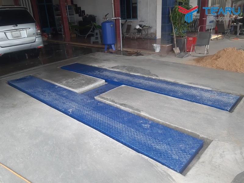 Cầu nâng 1 trụ rửa xe Ấn độ lắp âm nền hình chữ H