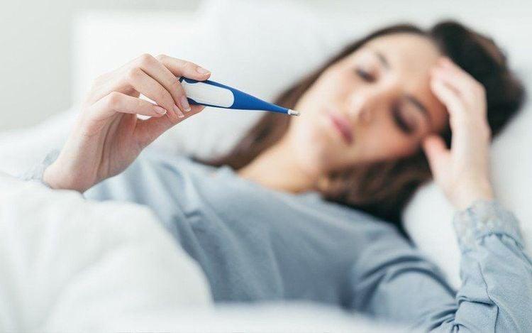 Sốt xảy ra khi nhiệt độ cơ thể tăng lên trên mức bình thường