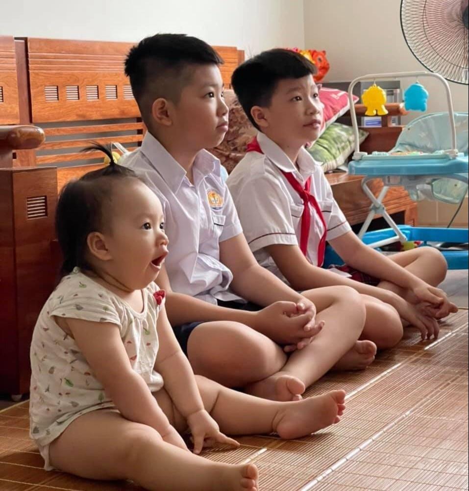Nhung hinh anh khai giang mua dich anh 1