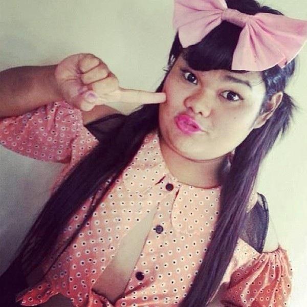 Cô gái "xấu lạ" thành chủ đề chế ảnh của dân mạng Việt