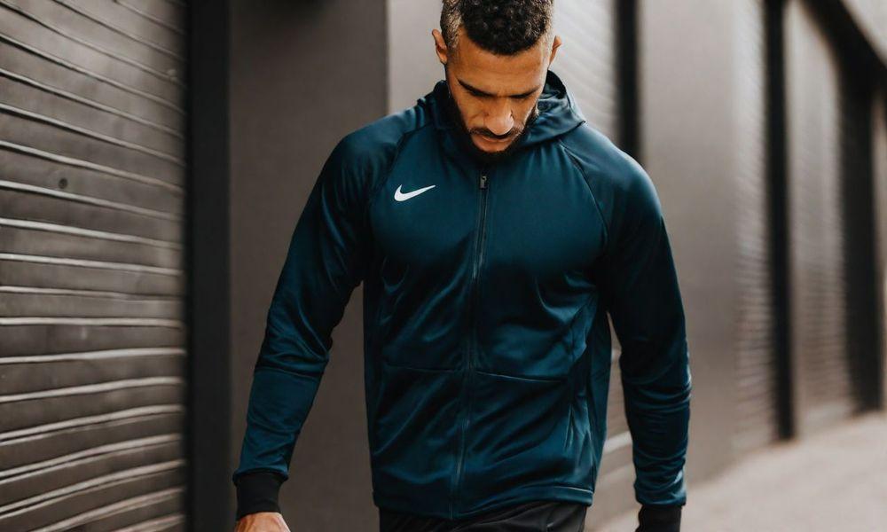 Đi bộ nhẹ nhàng sẽ giúp kích thích tiêu hóa và cân bằng lượng đường trong máu.