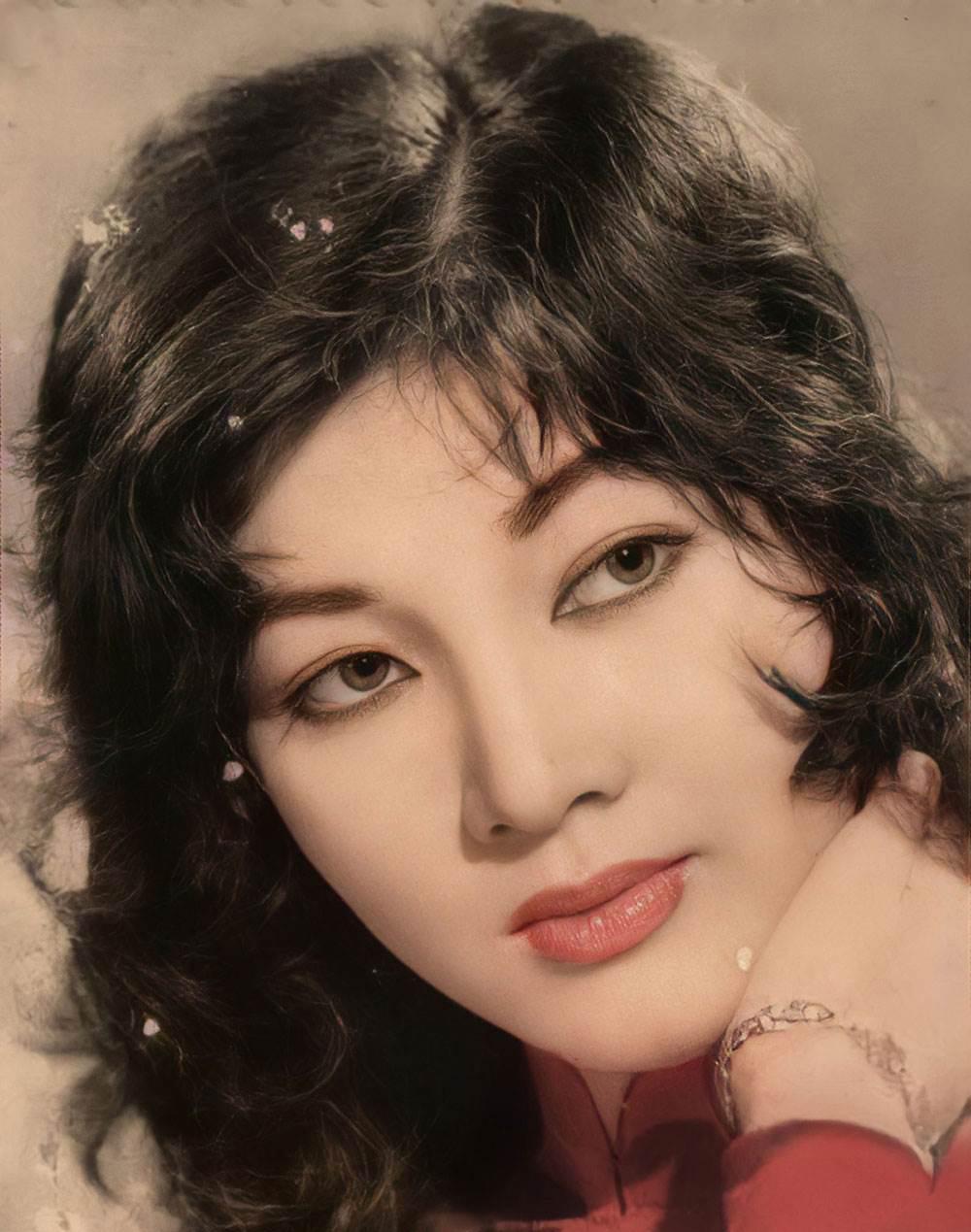 Sự nghiệp điện ảnh, sân khấu, ca nhạc vang bóng của ‘Người đẹp Bình Dương’ Thẩm Thúy Hằng