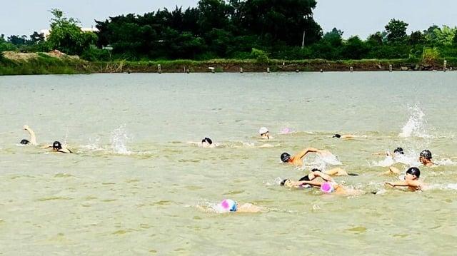 Mơ thấy đi bơi ở sông – Điềm báo con số trúng thưởng lớn