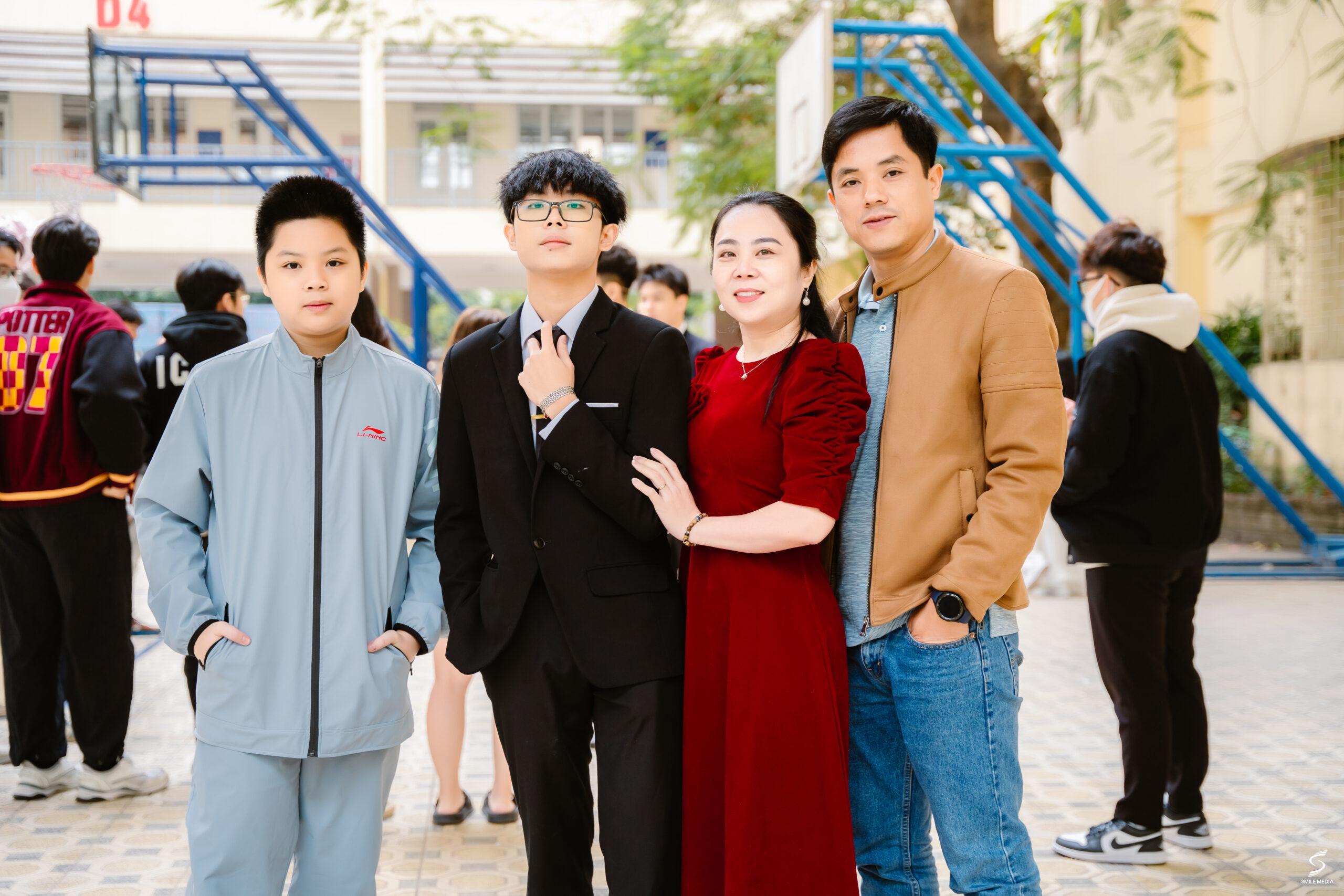 chụp ảnh kỷ yếu cùng con