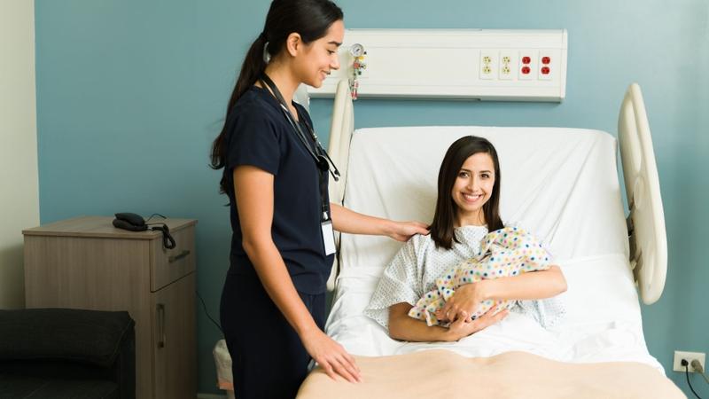 Mẹ bỉm có nên hơ than vùng kín sau sinh không? 1