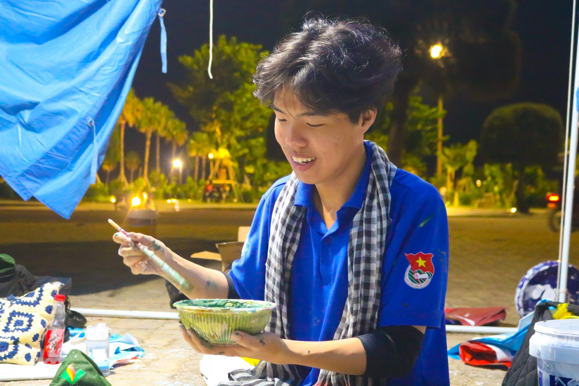 Dang nắng, dầm mưa, thức đêm để làm điều ý nghĩa này...