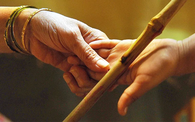 Giải thích ý nghĩa thành ngữ “Giơ cao đánh khẽ” là gì? 1