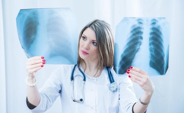 Áp 2 ngón tay vào nhau không thấy khoảng hở: Cảnh giác với bệnh nan y - 1