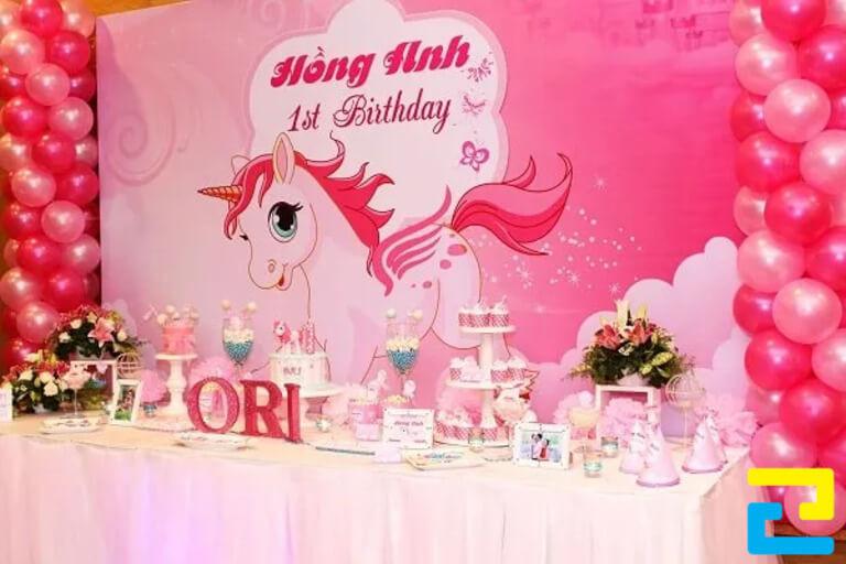 In phông bạt sinh nhật sẽ giúp không gian tổ chức buổi tiệc thêm phần lung linh hơn